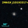 2MASX J10193317+3348270